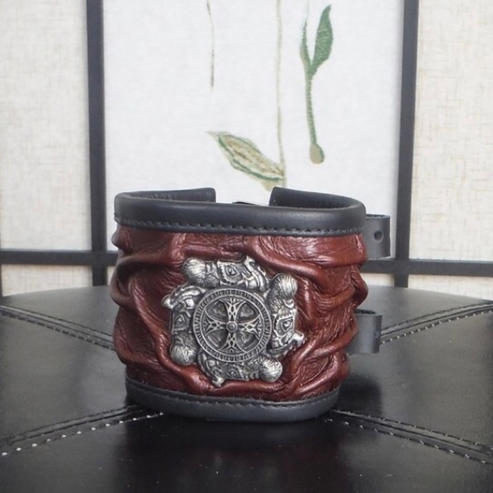 🖤 UNIQUE HANDMADE Leather Viking Cuff Bracelet. Size Wrist 7 to 7 3/4 inches.